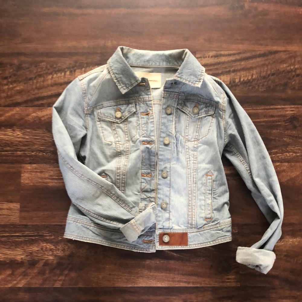 Size XS Light Wash Jean Jacket